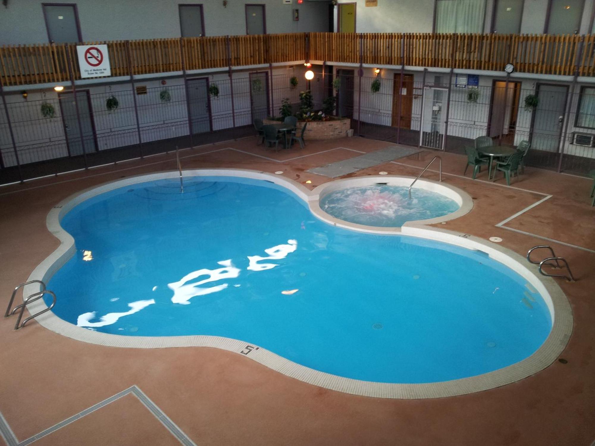 Ramada By Wyndham Medicine Hat Facilități foto